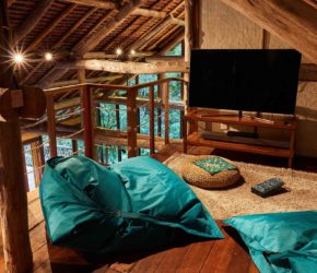 Fun wooden attic in a Jungle Lodge, excellent space for video and board games, Bawah Reserve, Indonesia
