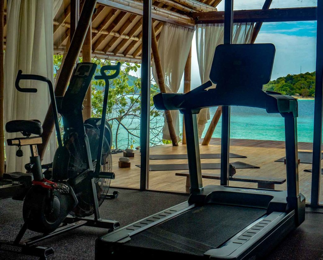 gym-equipment-air-conditioned-gym
