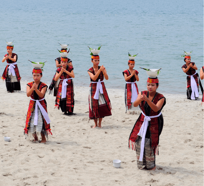 Activities at Bawah Reserve, cultural nights Indonesian dancers.